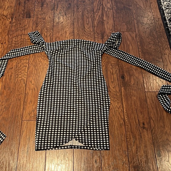 🖤 Gingham Plaid Bodycon Mini Dress – Size Small (US S) 🖤 - Picture 2 of 4